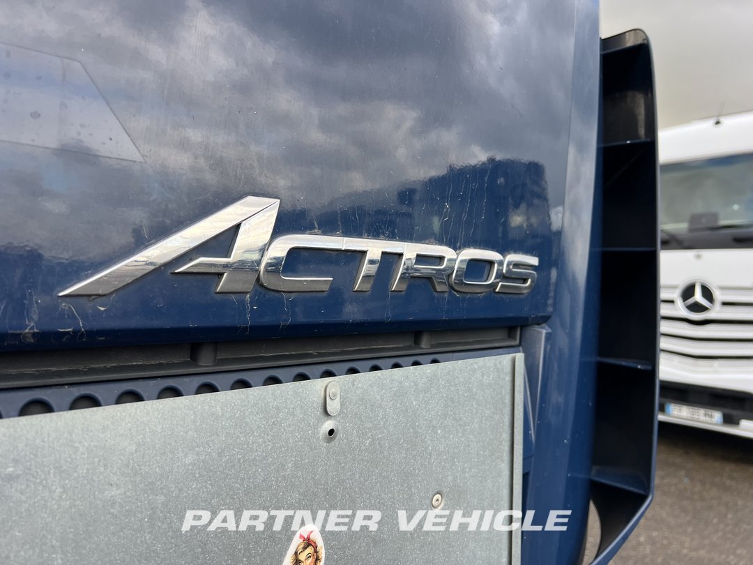 frontLeft : Mercedes Actros 1848 Tractor