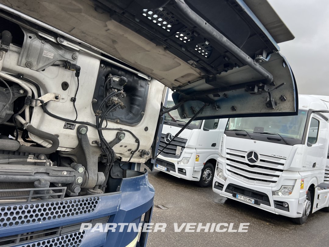 frontLeft : Mercedes Actros 1848 Tractor