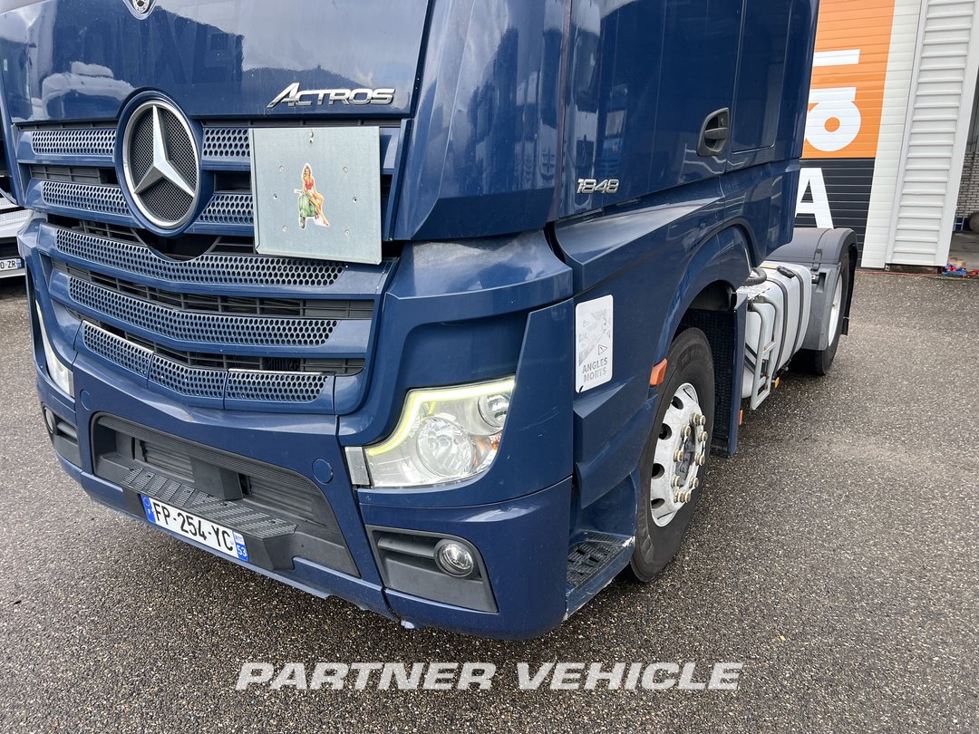 frontLeft : Mercedes Actros 1848 Tractor