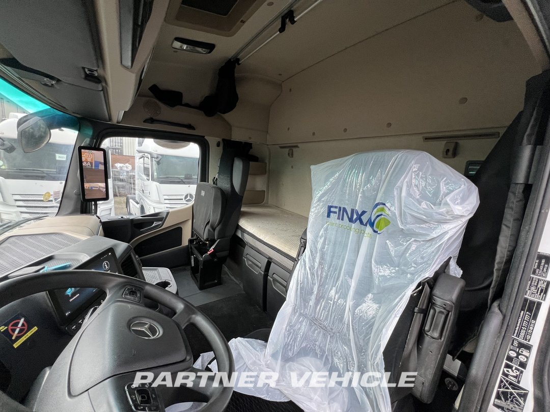 frontLeft : Mercedes Actros 1848 Tractor