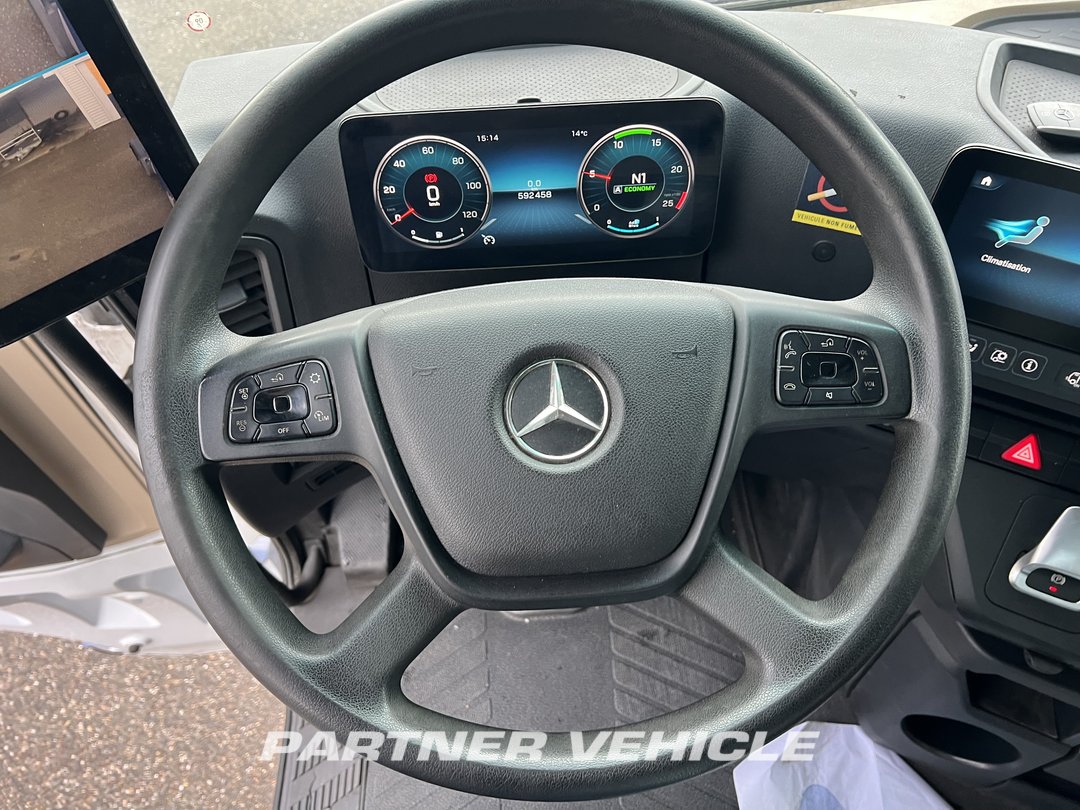 frontLeft : Mercedes Actros 1848 Tractor