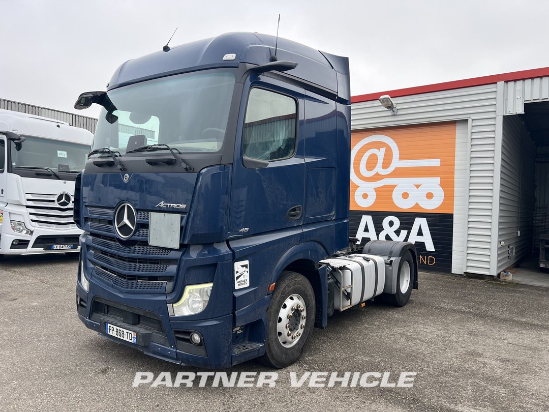 frontLeft : Mercedes Actros 1848 Cap tractor