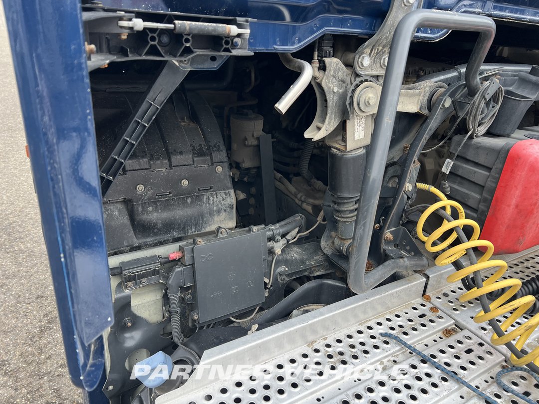 frontLeft : Mercedes Actros 1848 Cap tractor