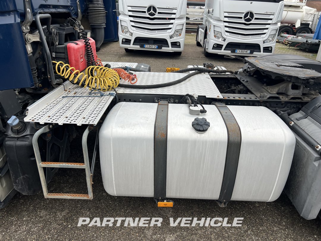 frontLeft : Mercedes Actros 1848 Cap tractor