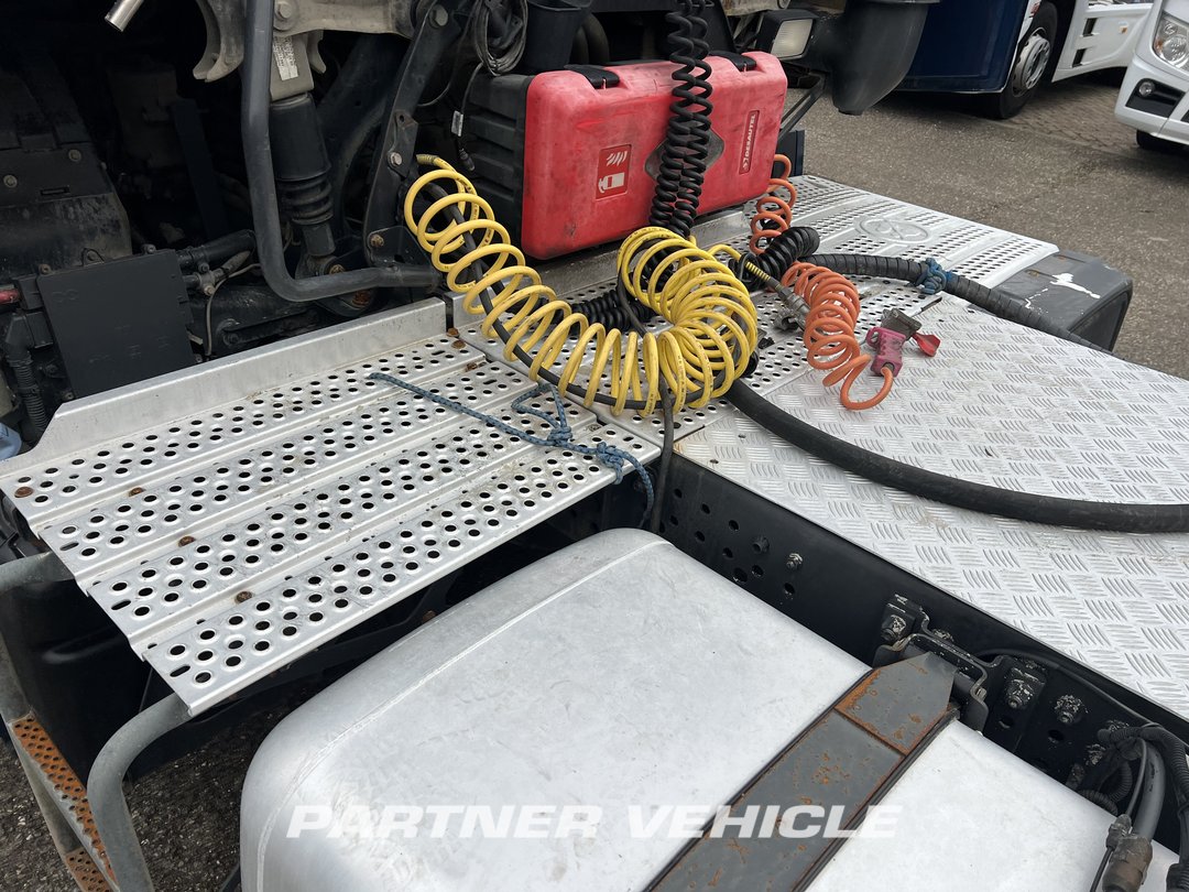 frontLeft : Mercedes Actros 1848 Cap tractor