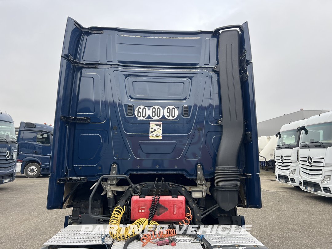frontLeft : Mercedes Actros 1848 Cap tractor