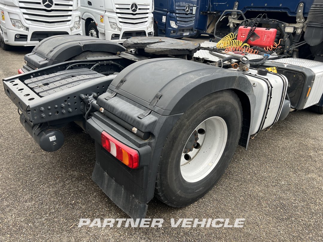 frontLeft : Mercedes Actros 1848 Cap tractor