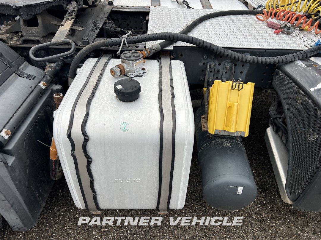 frontLeft : Mercedes Actros 1848 Cap tractor