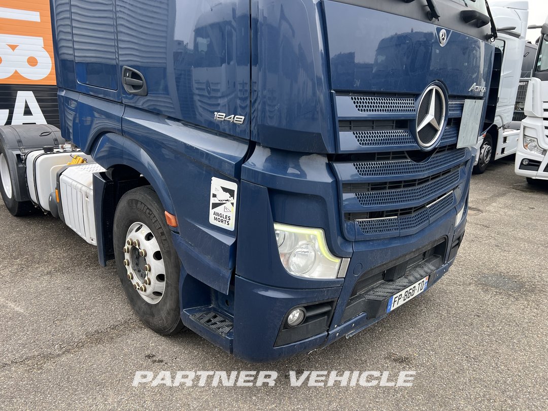 frontLeft : Mercedes Actros 1848 Cap tractor