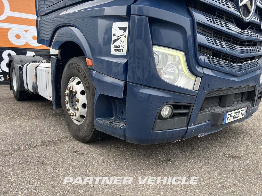frontLeft : Mercedes Actros 1848 Cap tractor