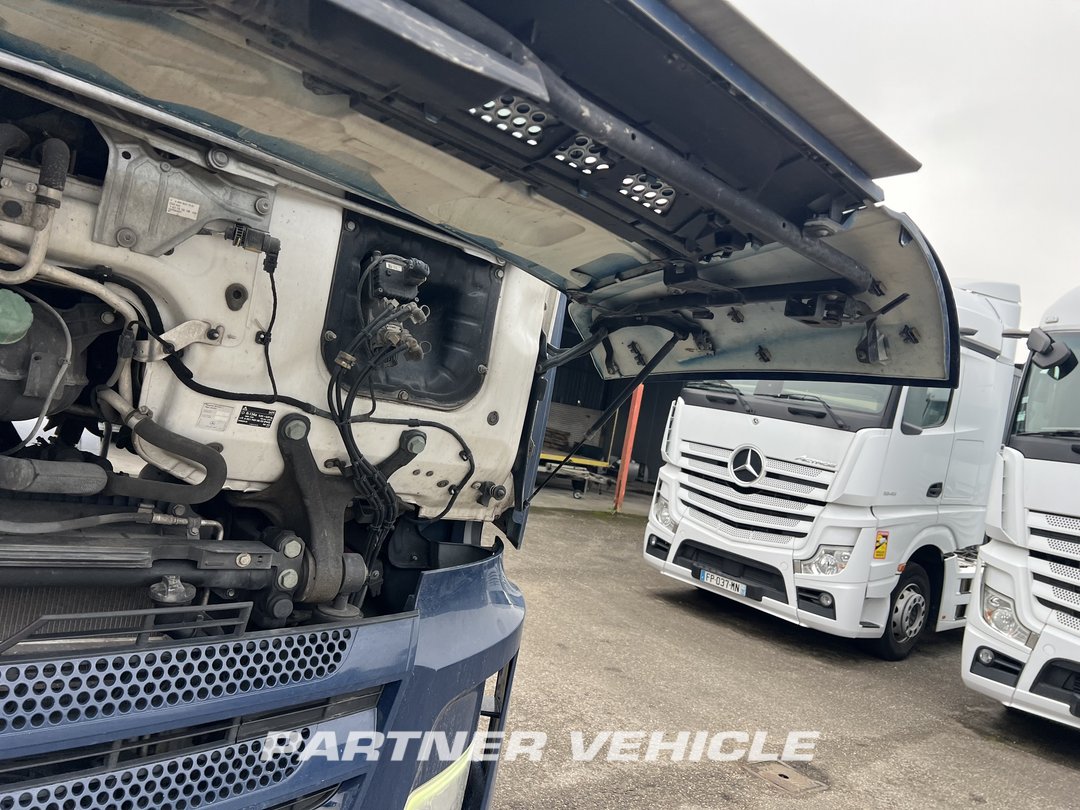 frontLeft : Mercedes Actros 1848 Cap tractor