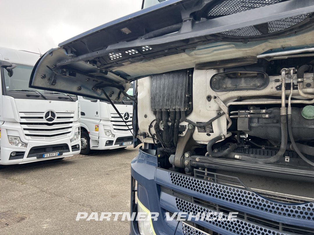 frontLeft : Mercedes Actros 1848 Cap tractor