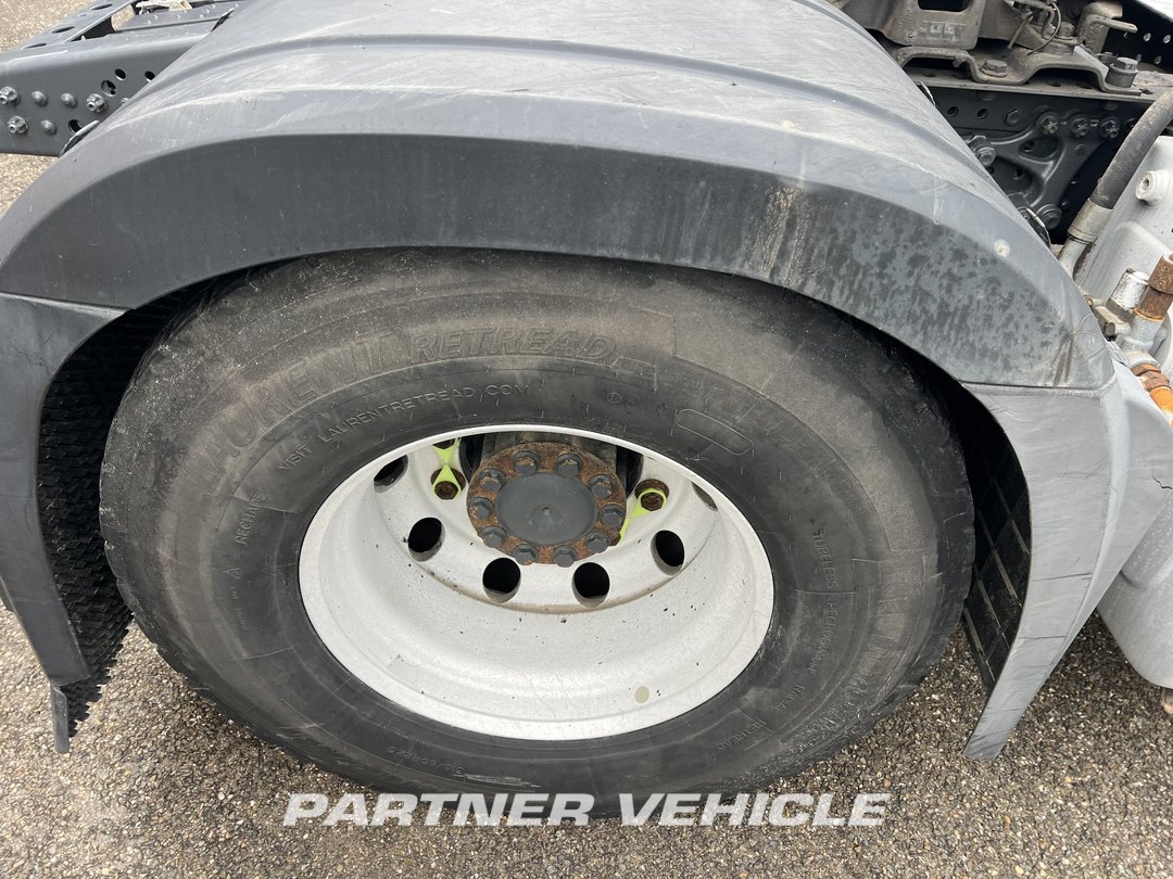 frontLeft : Mercedes Actros 1848 Cap tractor