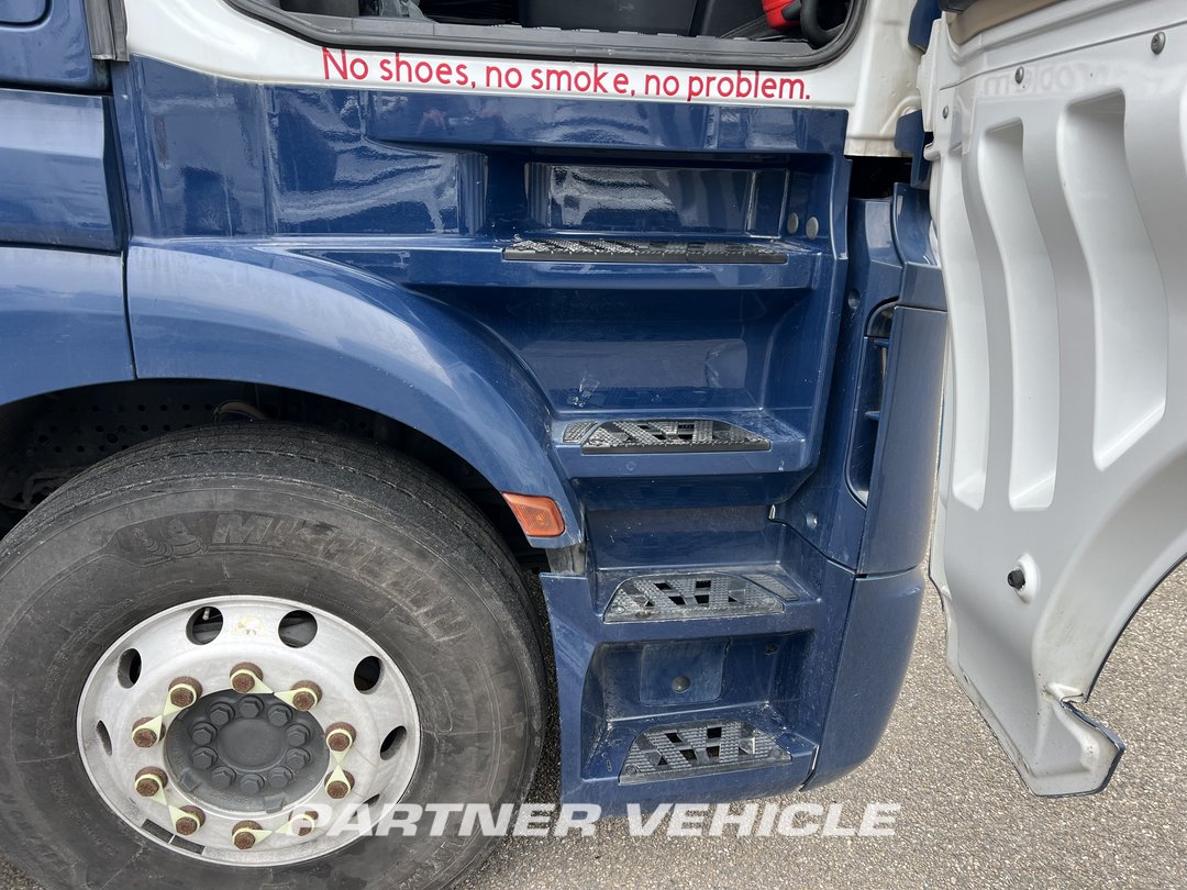 frontLeft : Mercedes Actros 1848 Cap tractor