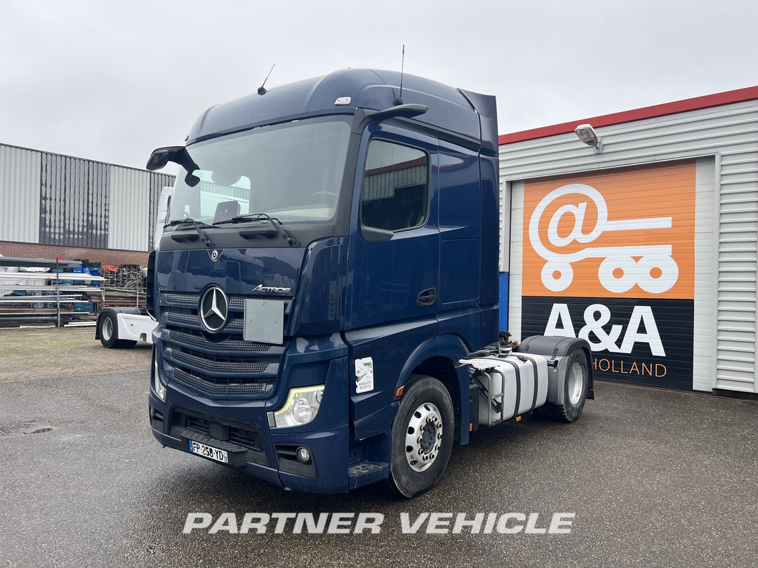 frontLeft : Mercedes Actros 1848 Tractor