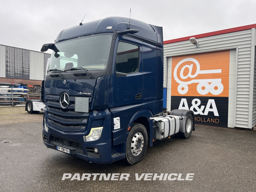 frontLeft : Mercedes Actros 1848 Tractor