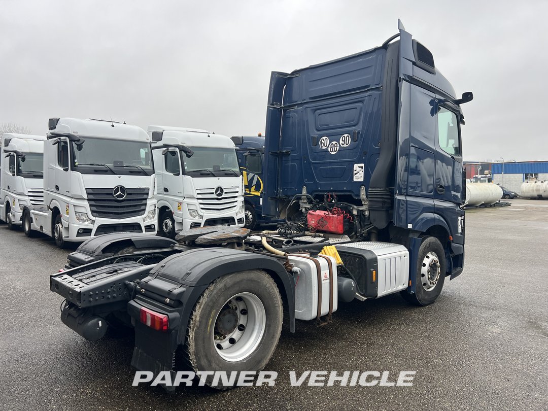 frontLeft : Mercedes Actros 1848 Tractor