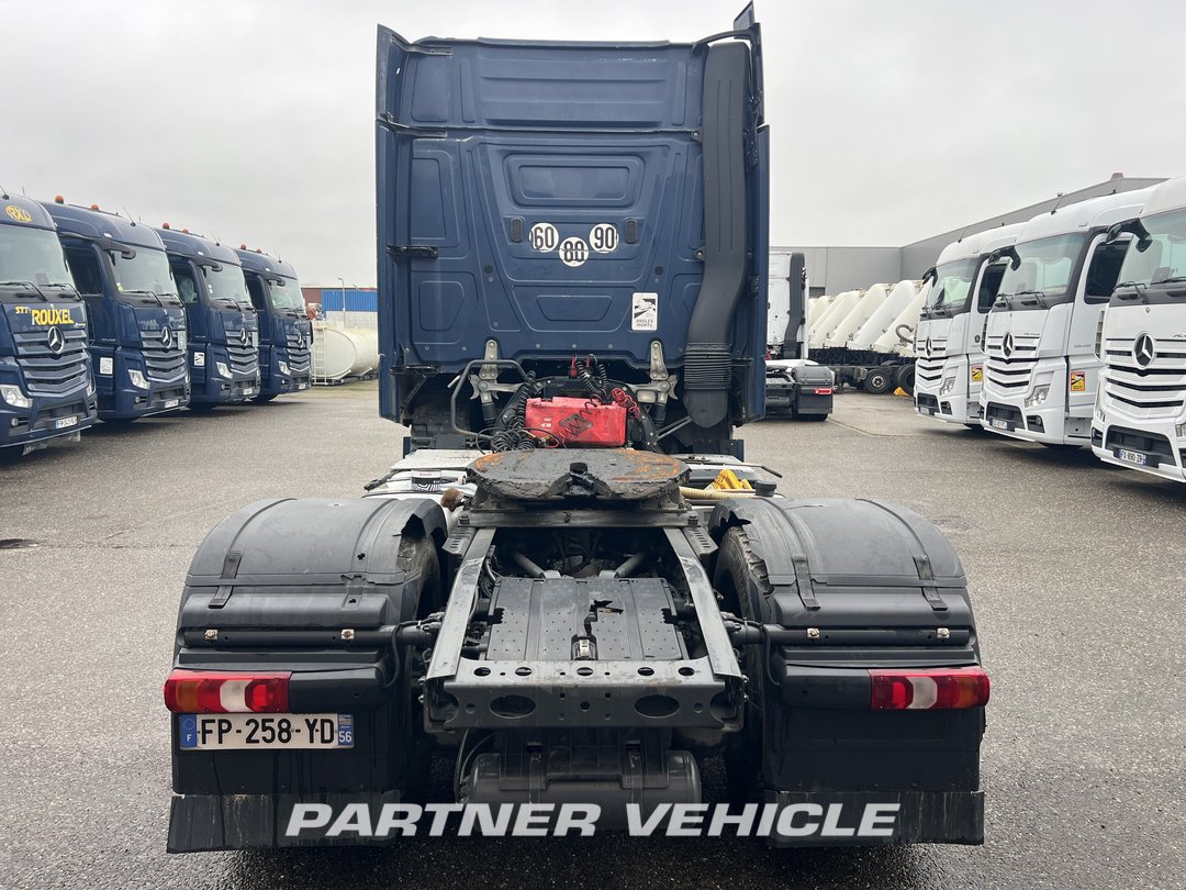 frontLeft : Mercedes Actros 1848 Tractor