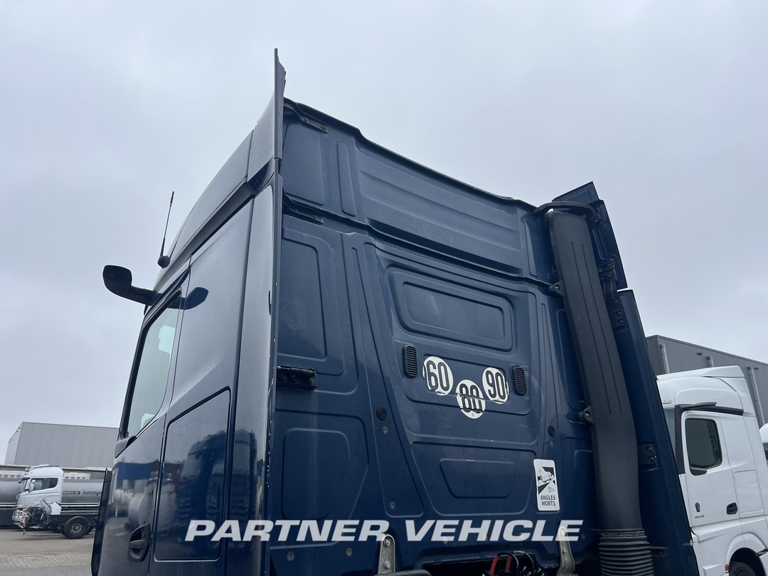 frontLeft : Mercedes Actros 1848 Tractor