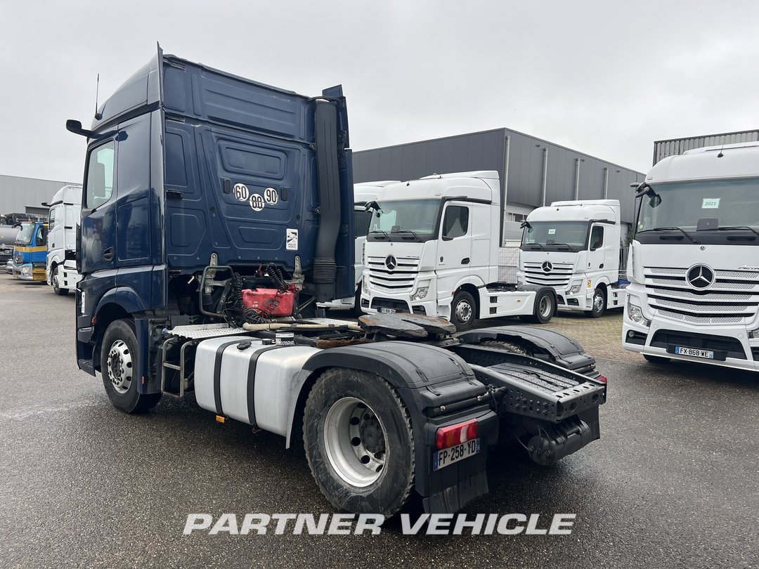 frontLeft : Mercedes Actros 1848 Tractor
