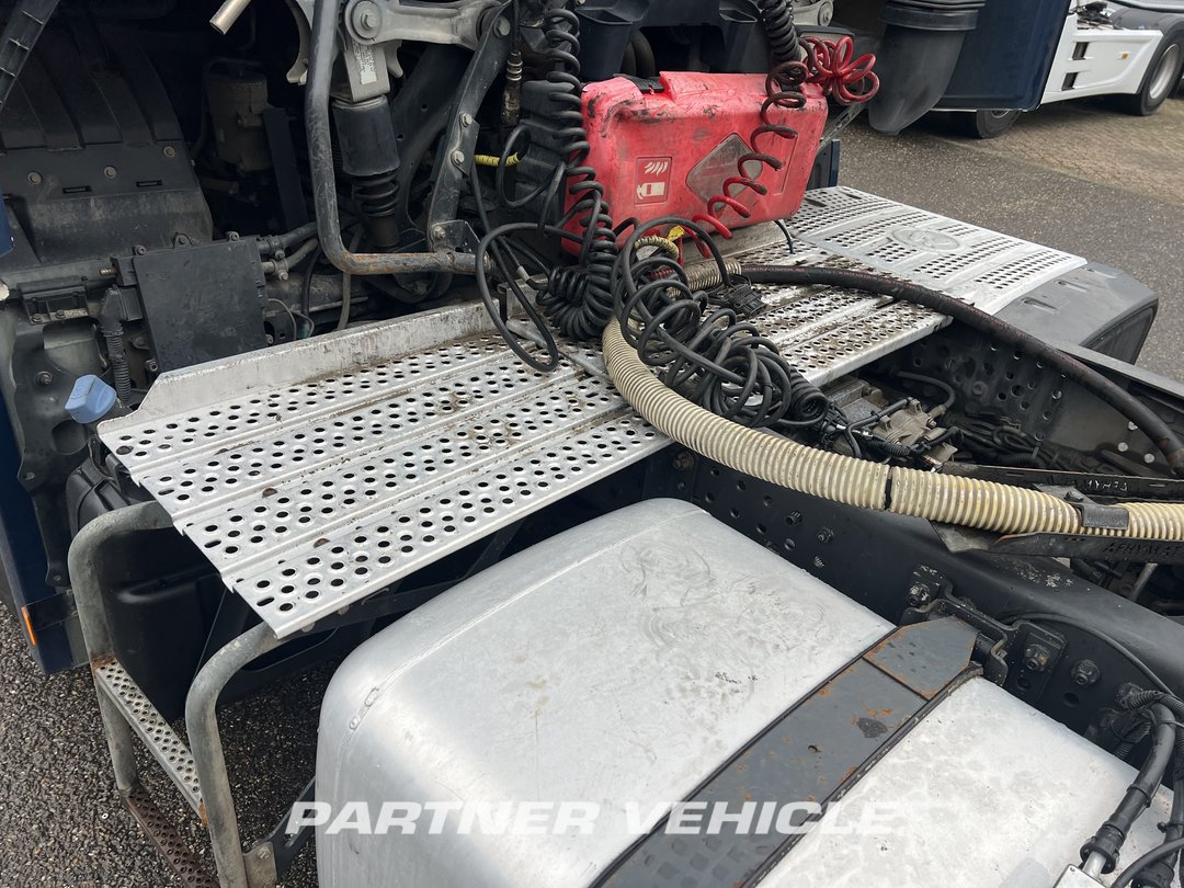 frontLeft : Mercedes Actros 1848 Tractor
