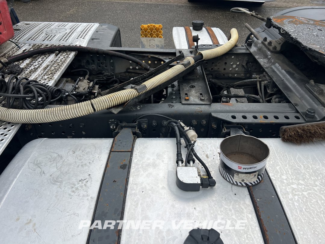 frontLeft : Mercedes Actros 1848 Tractor