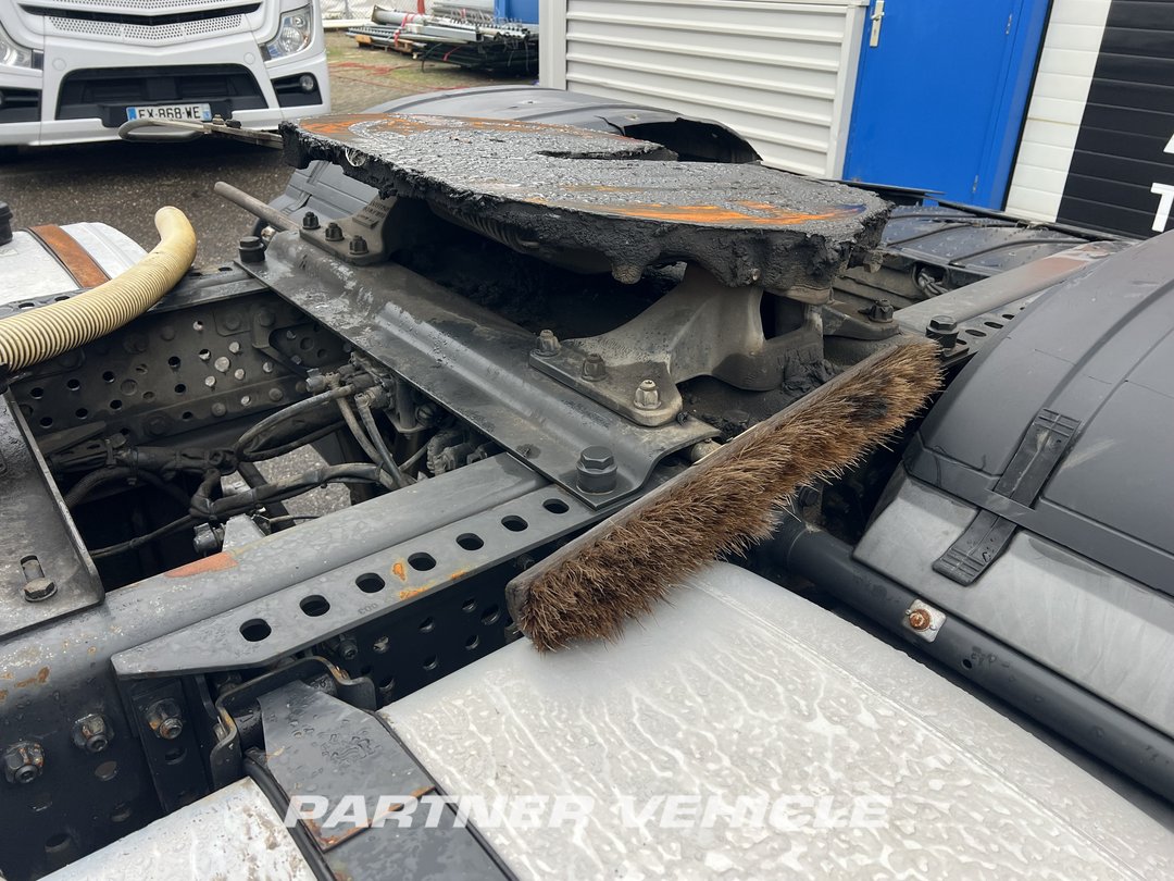 frontLeft : Mercedes Actros 1848 Tractor