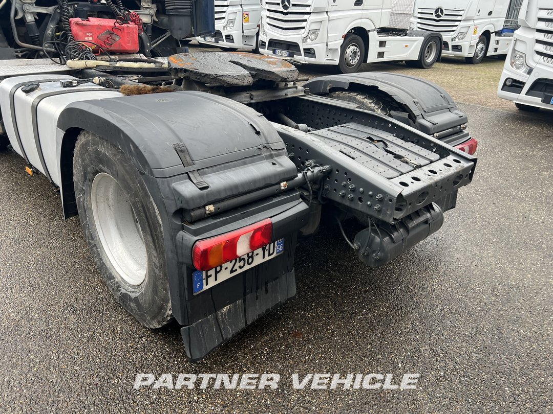frontLeft : Mercedes Actros 1848 Tractor