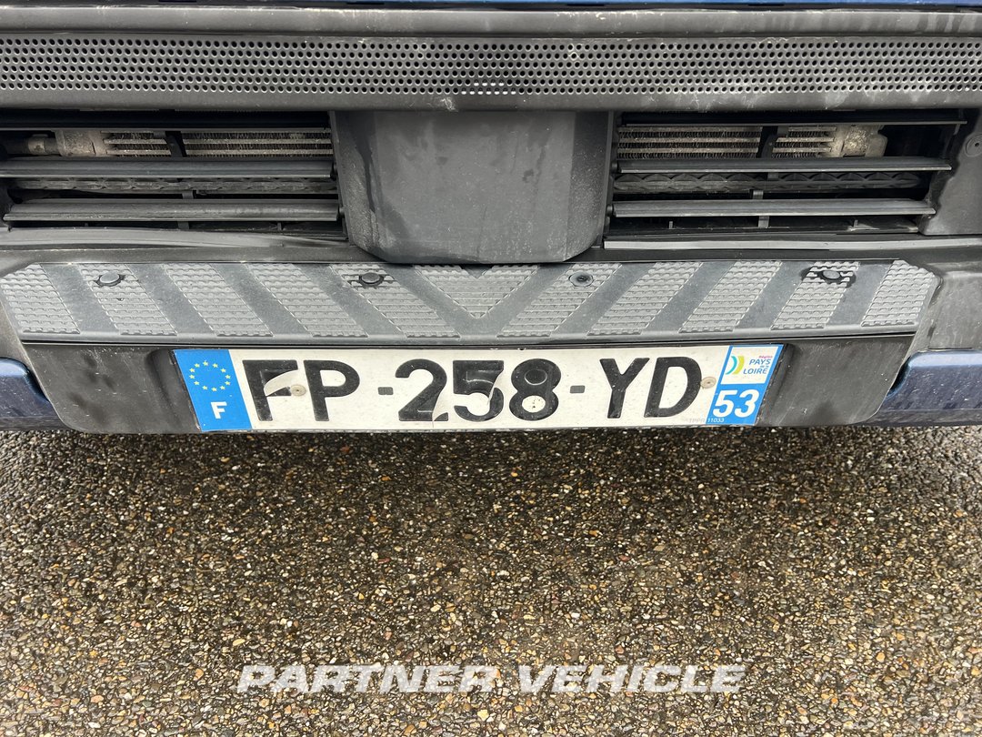 frontLeft : Mercedes Actros 1848 Tractor