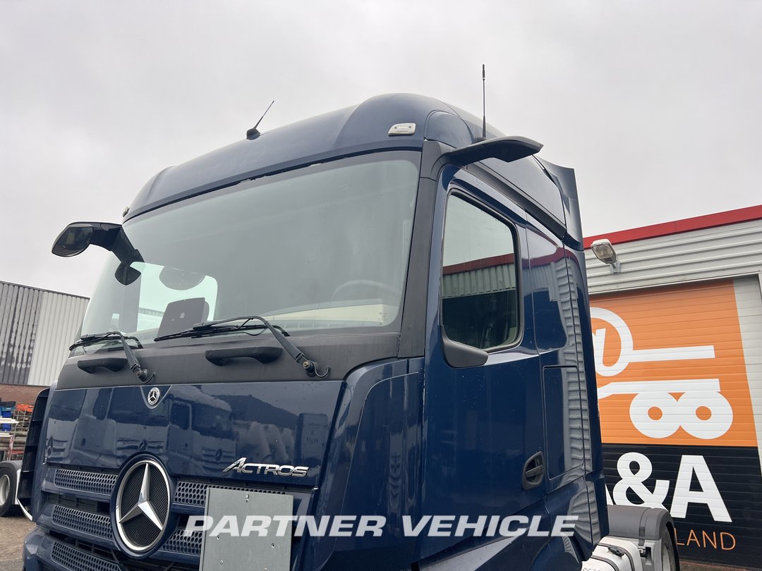 frontLeft : Mercedes Actros 1848 Tractor