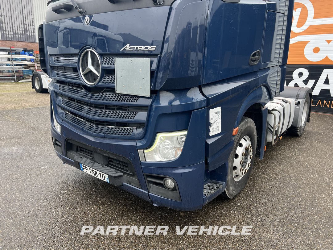 frontLeft : Mercedes Actros 1848 Tractor