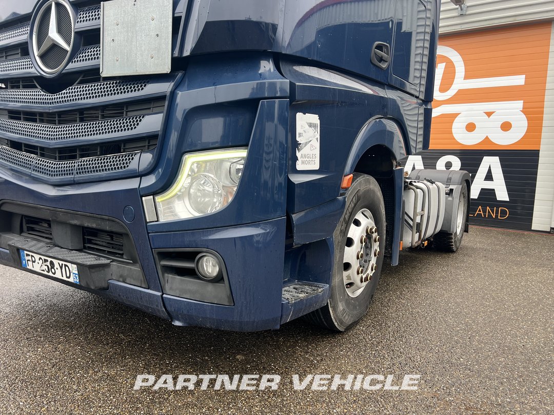 frontLeft : Mercedes Actros 1848 Tractor
