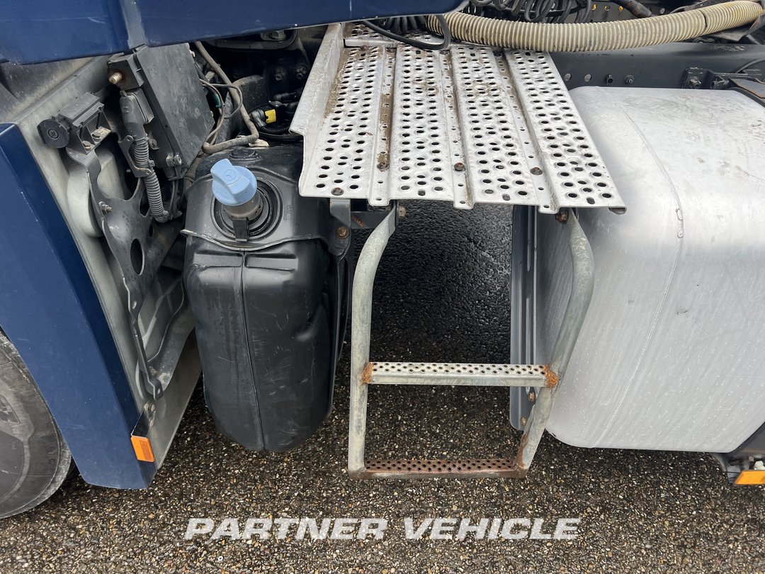 frontLeft : Mercedes Actros 1848 Tractor