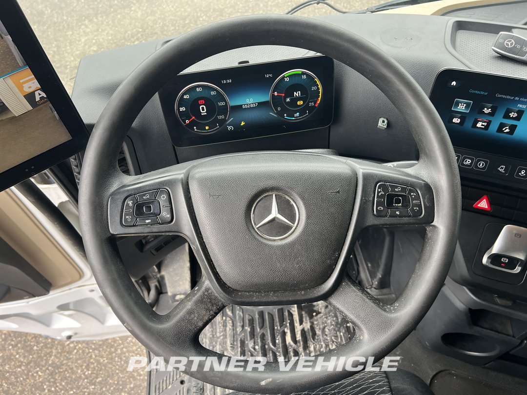 frontLeft : Mercedes Actros 1848 Tractor