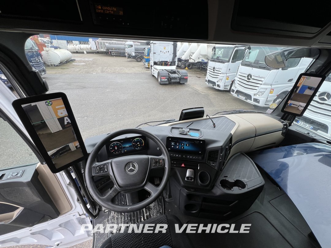 frontLeft : Mercedes Actros 1848 Tractor