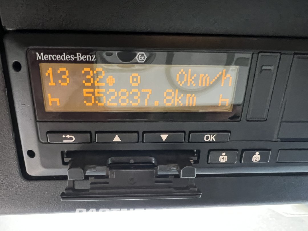 frontLeft : Mercedes Actros 1848 Tractor
