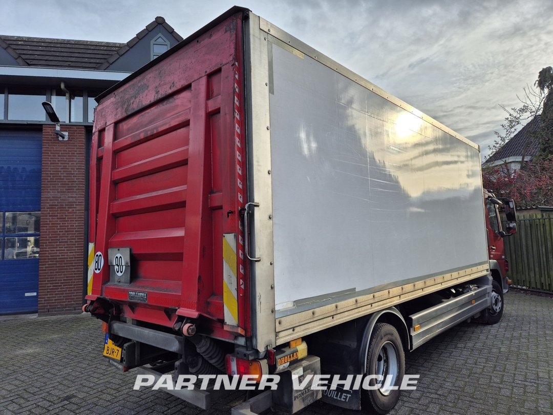 frontLeft : Mercedes Atego 1018 Carrosseries fourgons