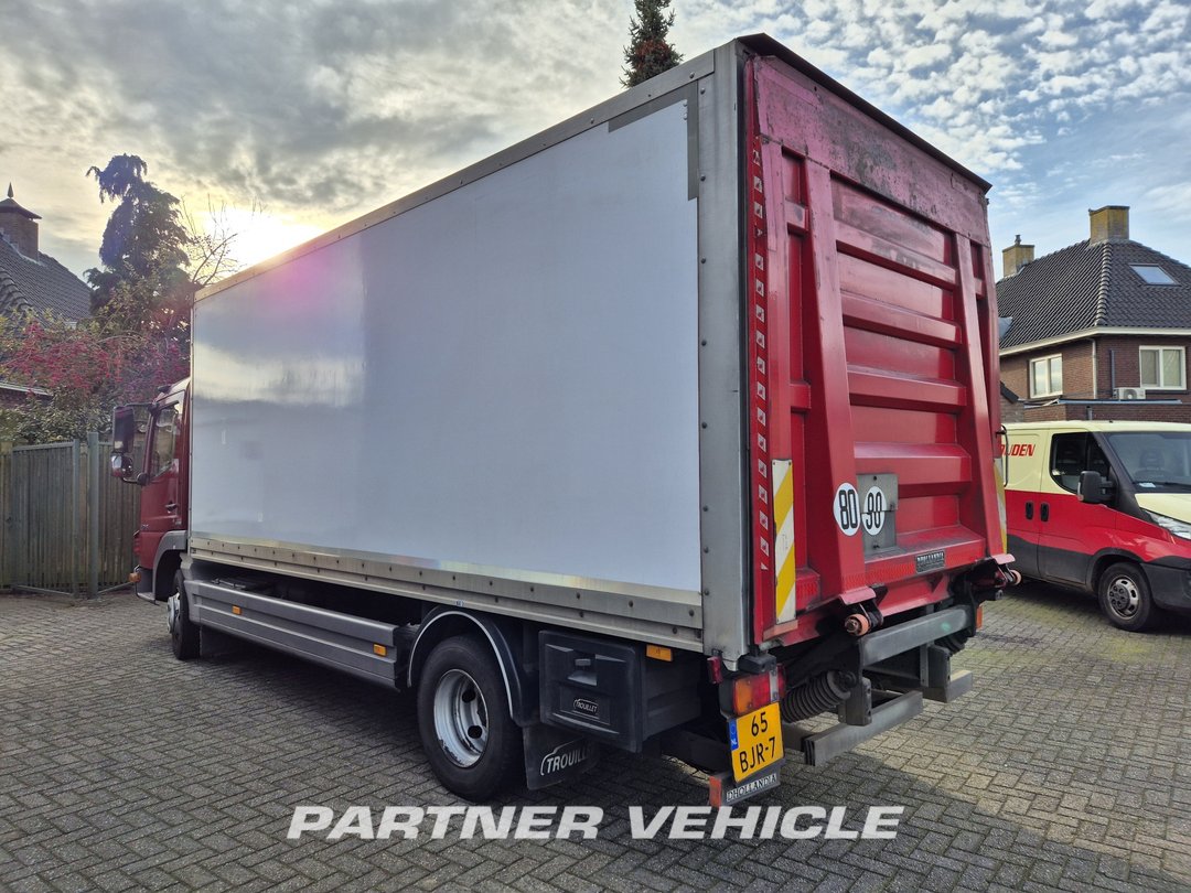 frontLeft : Mercedes Atego 1018 Carrosseries fourgons