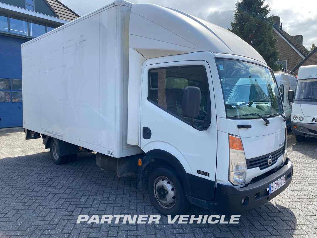 Nissan 35-13 Containere pentru