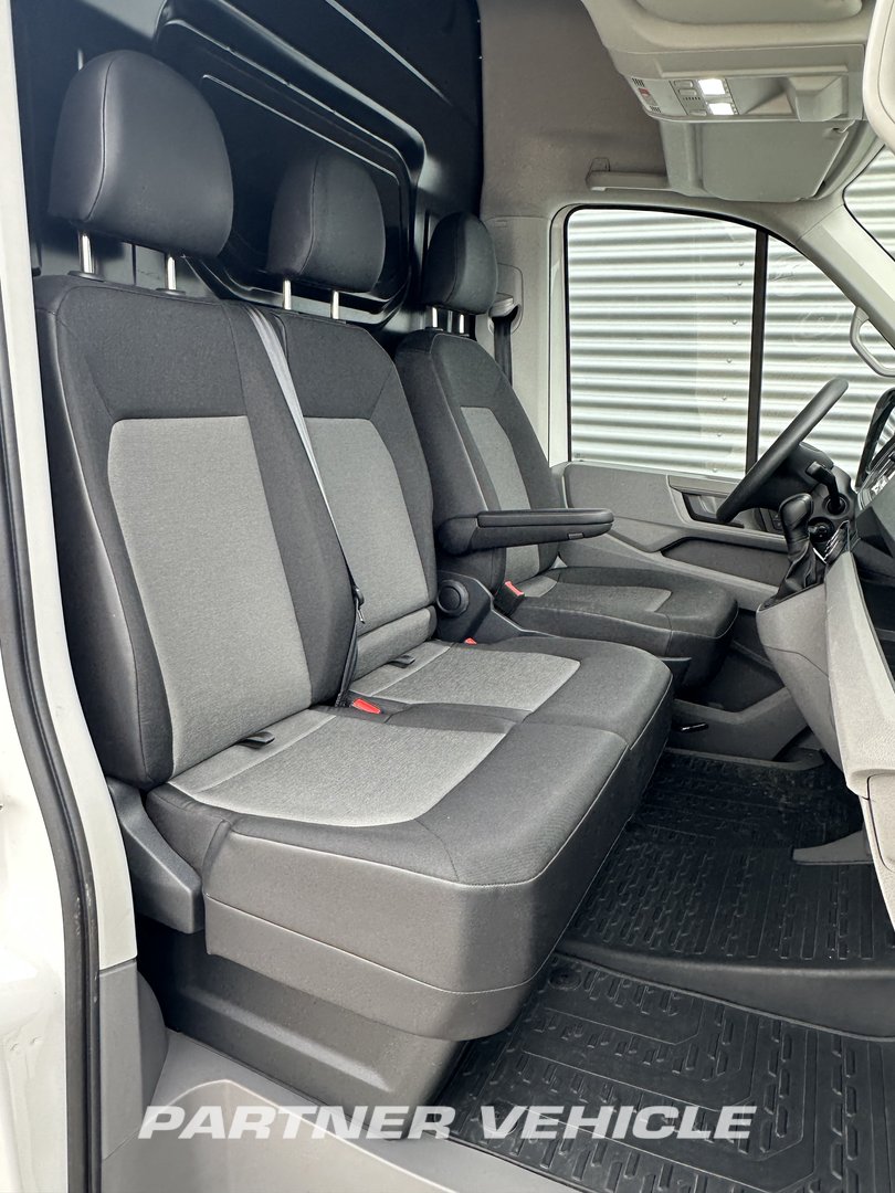 frontLeft : MAN TGE 3.140 Closed box van