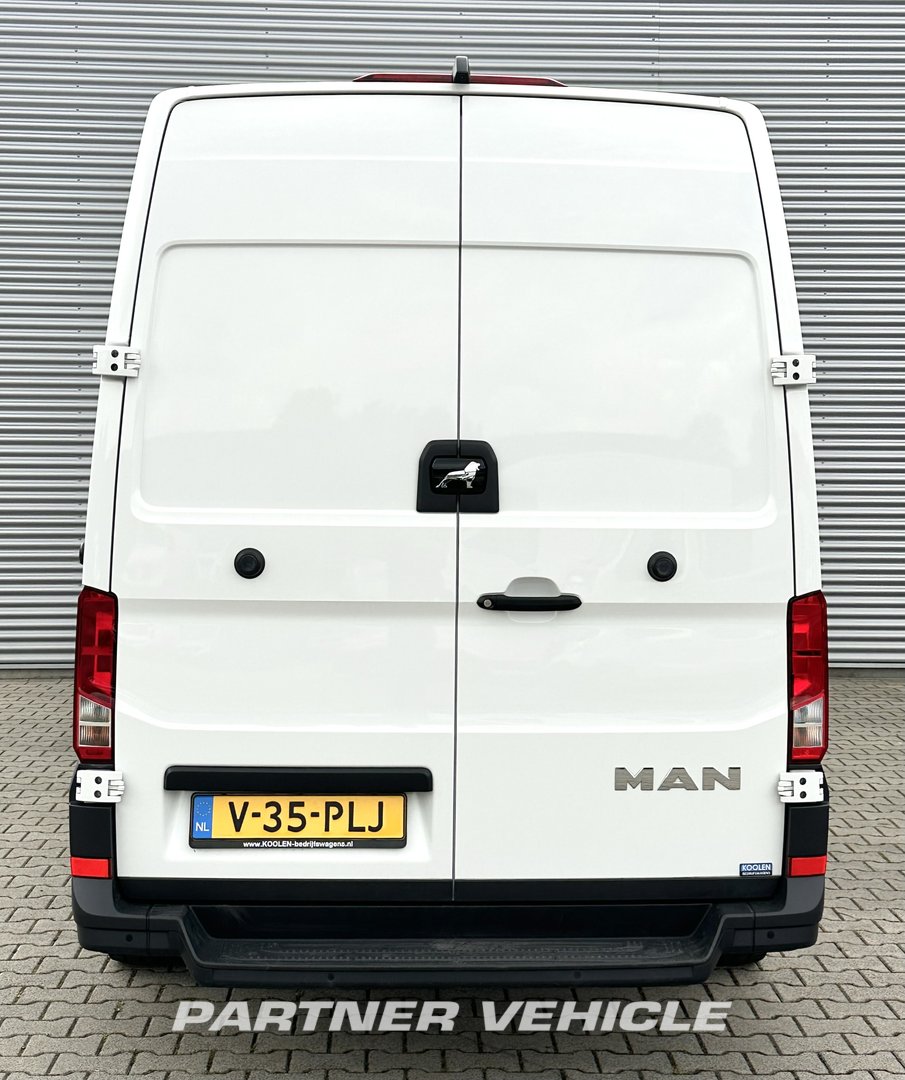 frontLeft : MAN TGE 3.140 Closed box van