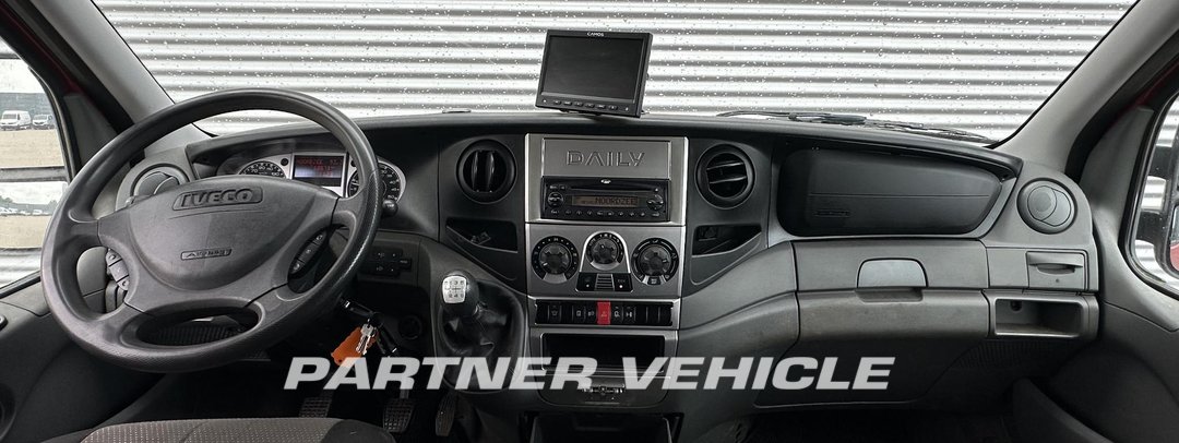 frontLeft : Iveco Daily 35C14 Öppen