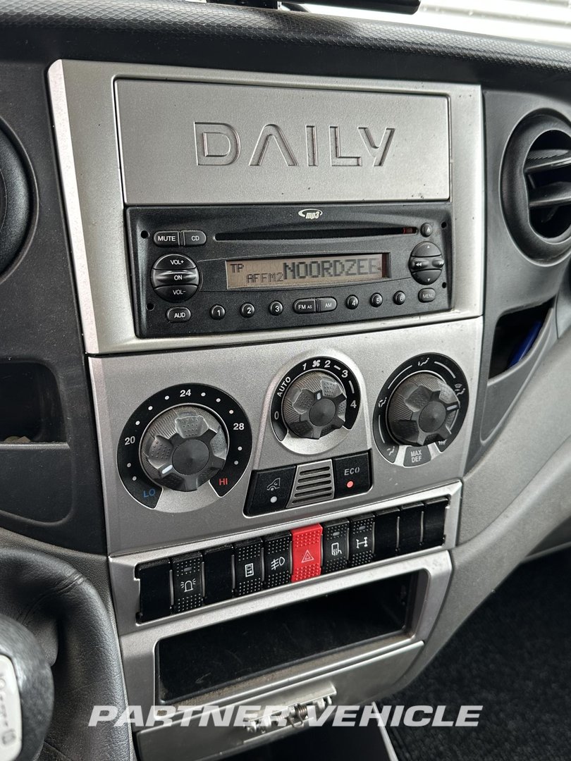 frontLeft : Iveco Daily 35C14 Öppen