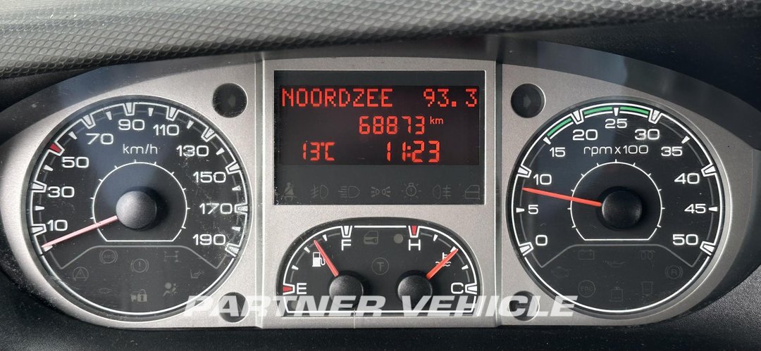 frontLeft : Iveco Daily 35C14 Öppen