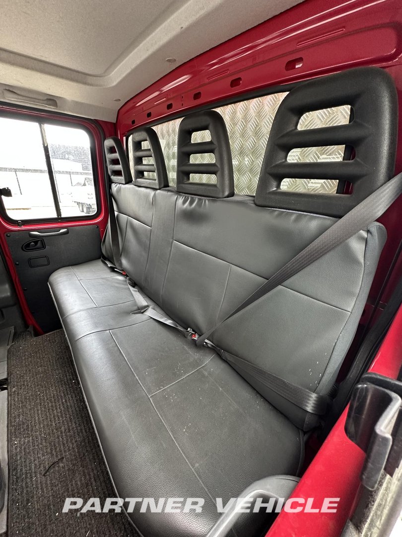 frontLeft : Iveco Daily 35C14 Öppen
