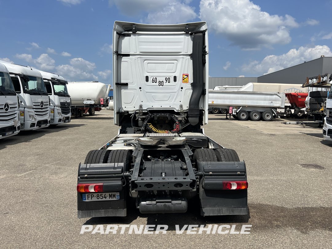 frontLeft : Mercedes Actros 1845 Cap tractor