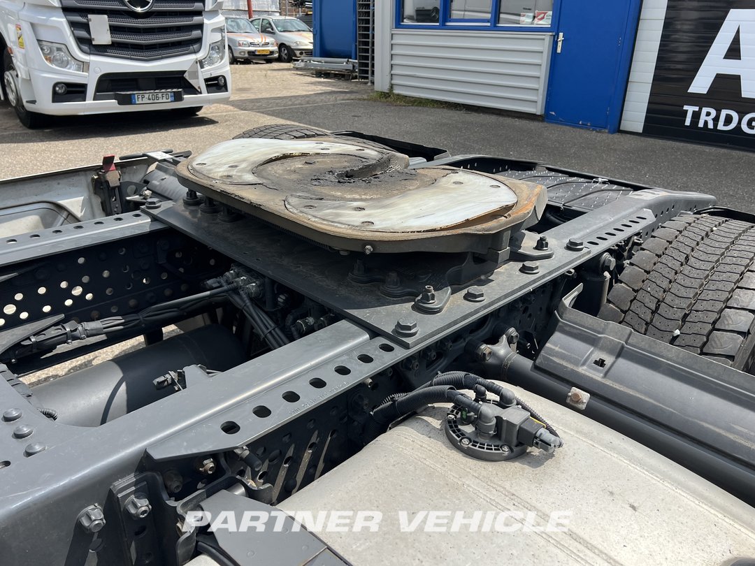 frontLeft : Mercedes Actros 1845 Cap tractor
