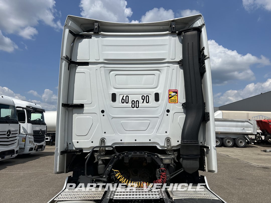 frontLeft : Mercedes Actros 1845 Cap tractor
