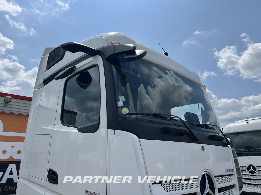 frontLeft : Mercedes Actros 1845 Cap tractor