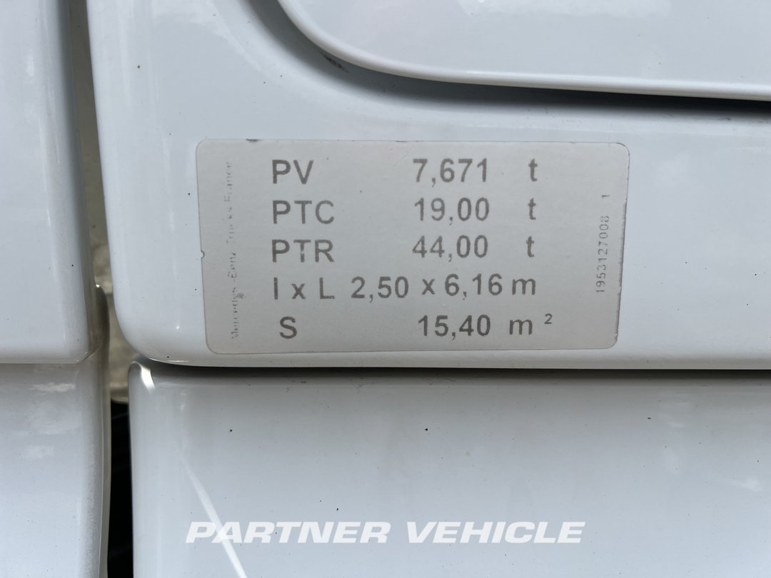 frontLeft : Mercedes Actros 1845 Cap tractor